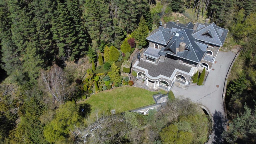 Property photo 3 of 80