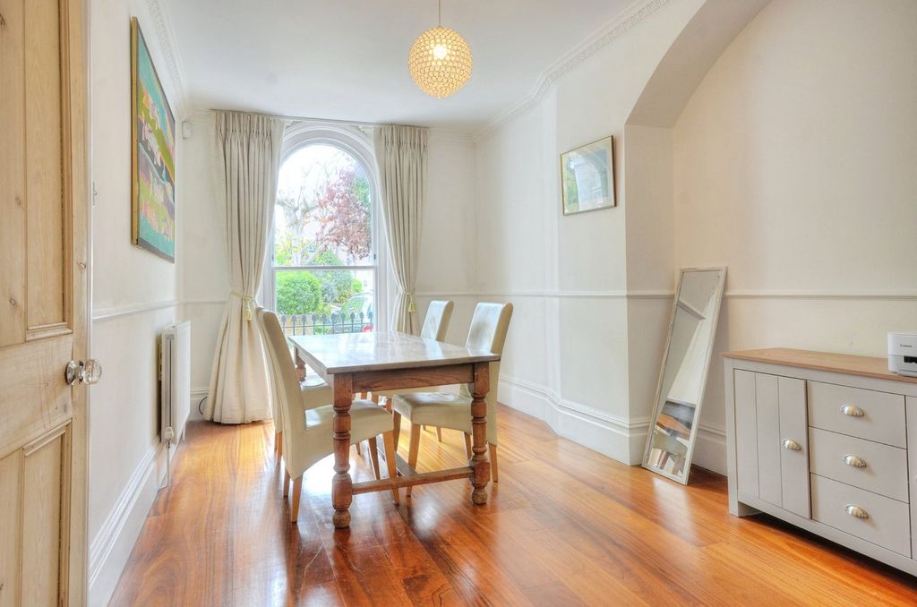 Property photo 3 of 35