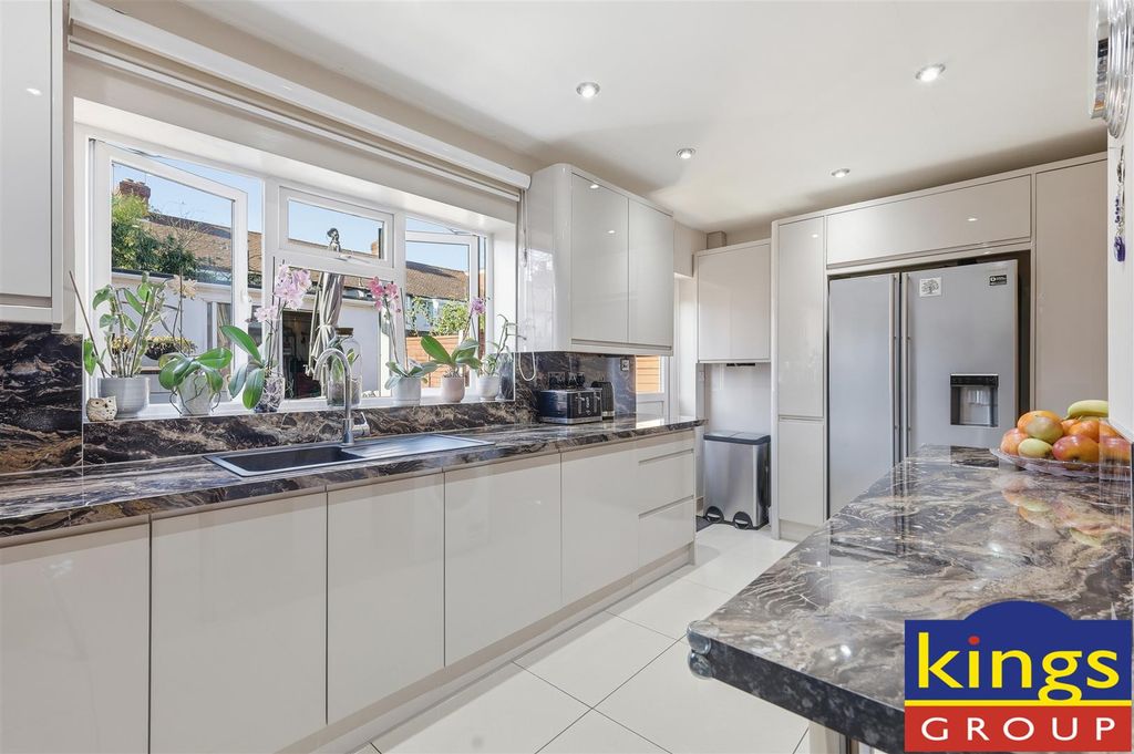 Property photo 3 of 25