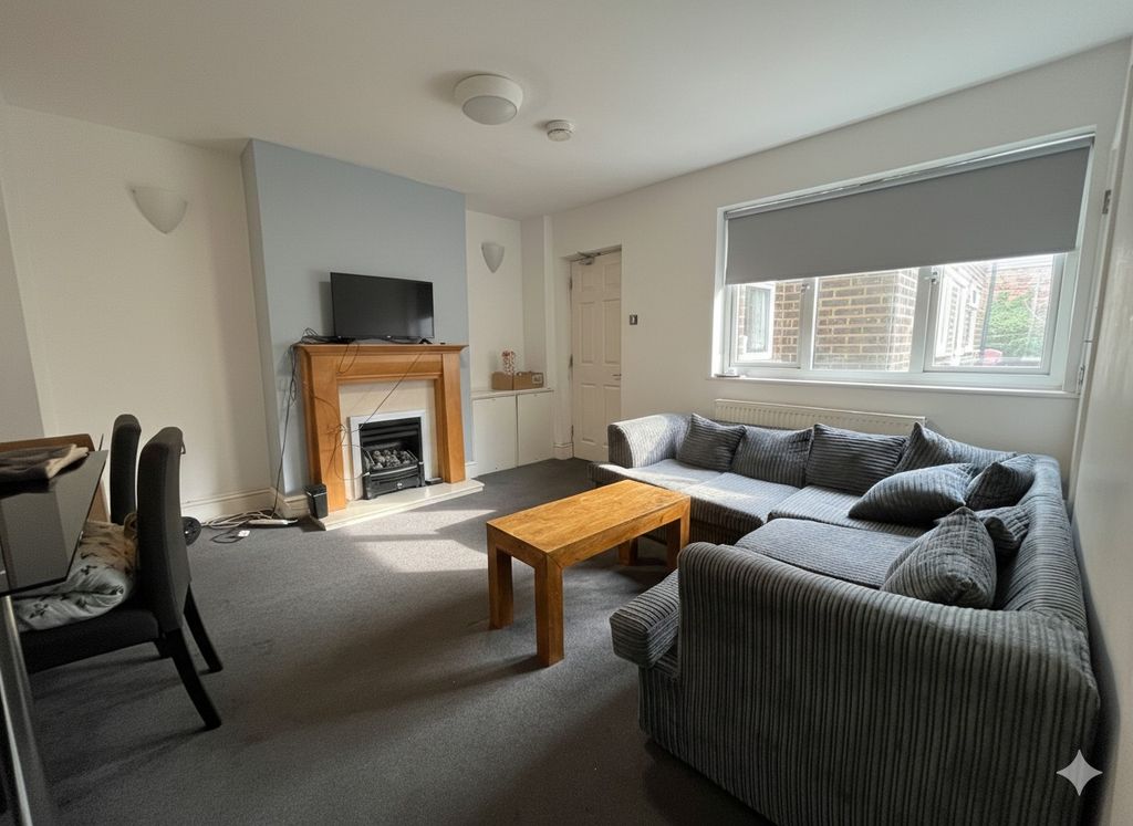 Property photo 3 of 8 4873434