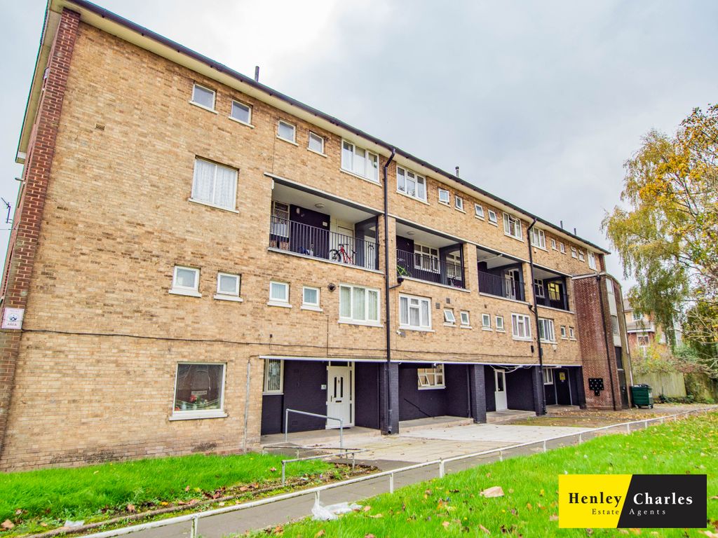 Property photo 1 of 6 Pb018007