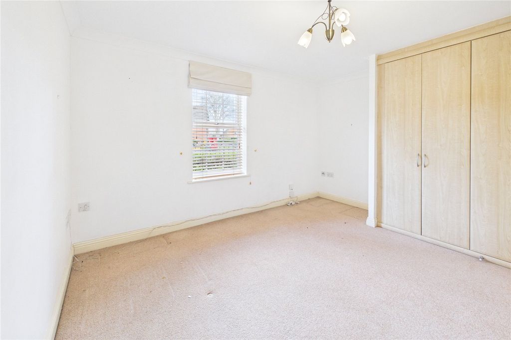 Additional image 11 of 2 bed flat for saleOld College Road, Newbury, Berkshire RG14