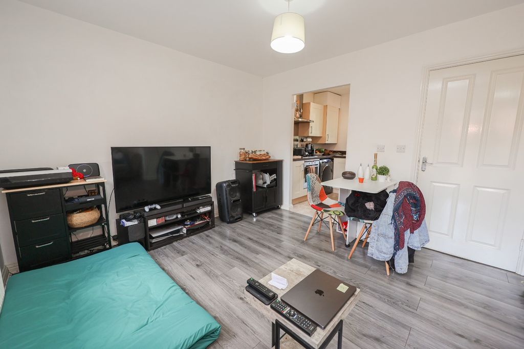 Property photo 3 of 13 4299402
