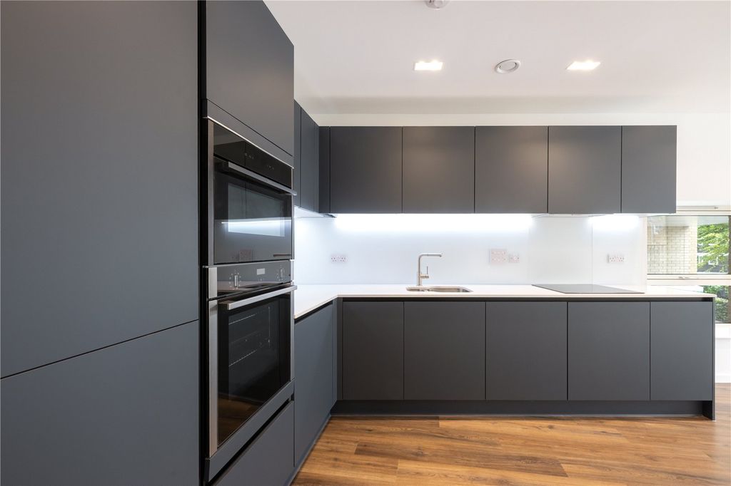 Property photo 3 of 9 Kitchen