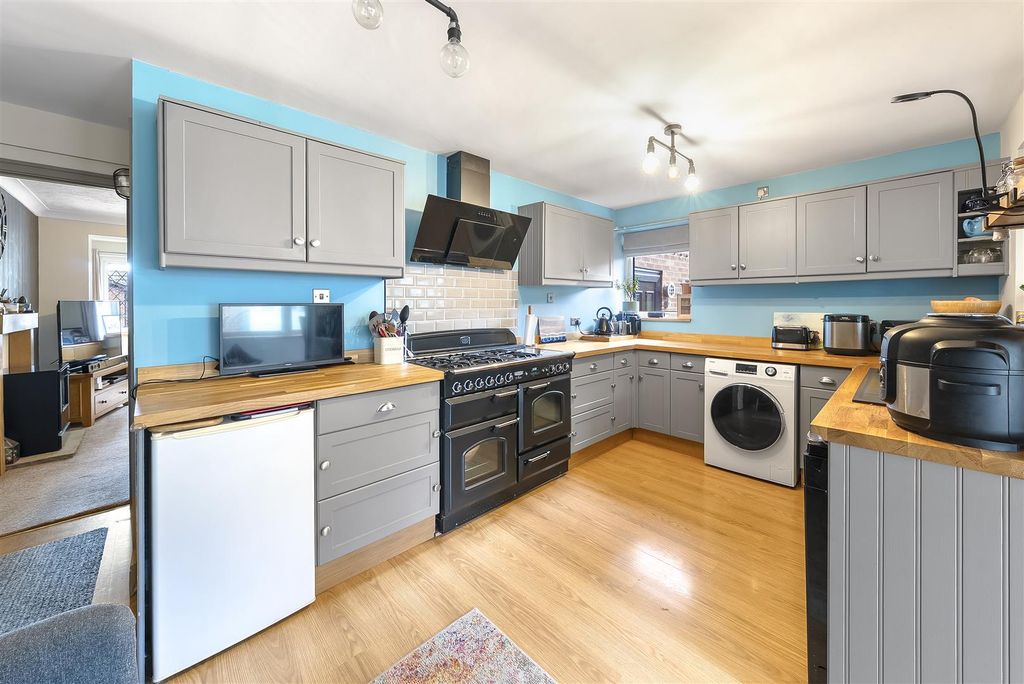 Property photo 2 of 21 Kitchen