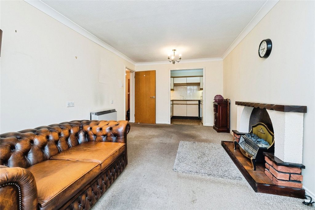 Property photo 2 of 11 Lounge