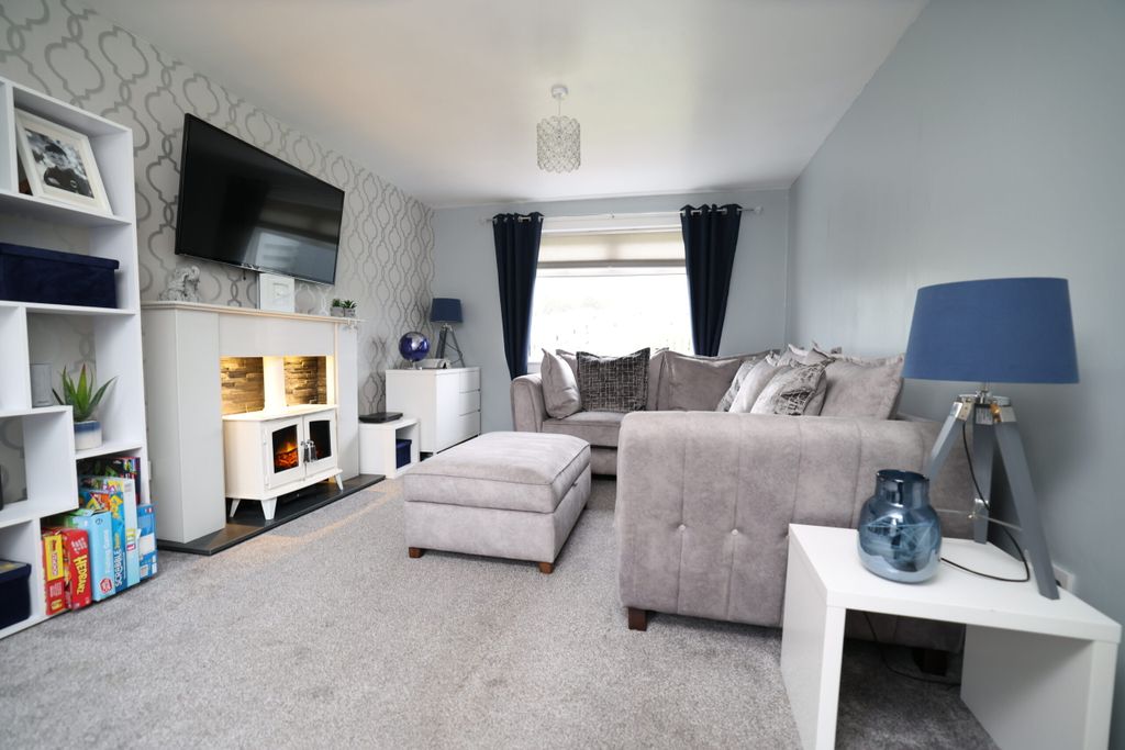 Property photo 2 of 27