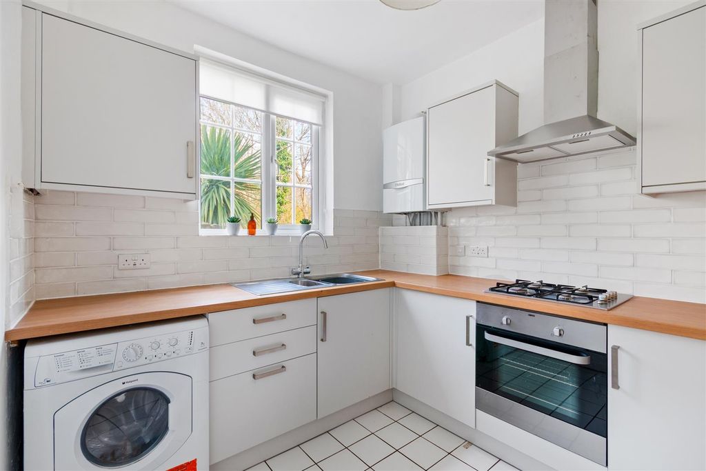 Property photo 3 of 12 Maycross Avenue