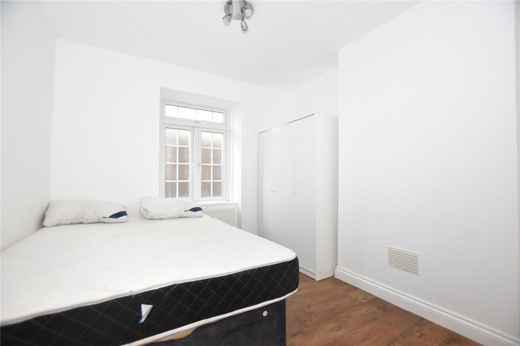Property photo 3 of 6 Picture No. 05