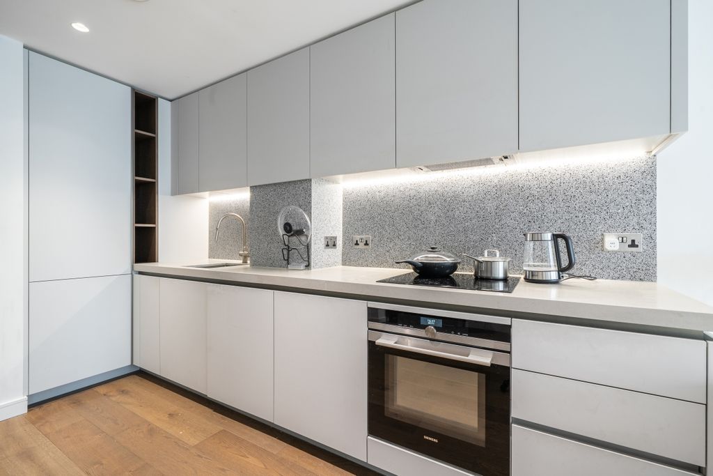 Property photo 1 of 15 1464461-11-6A0Dd5...