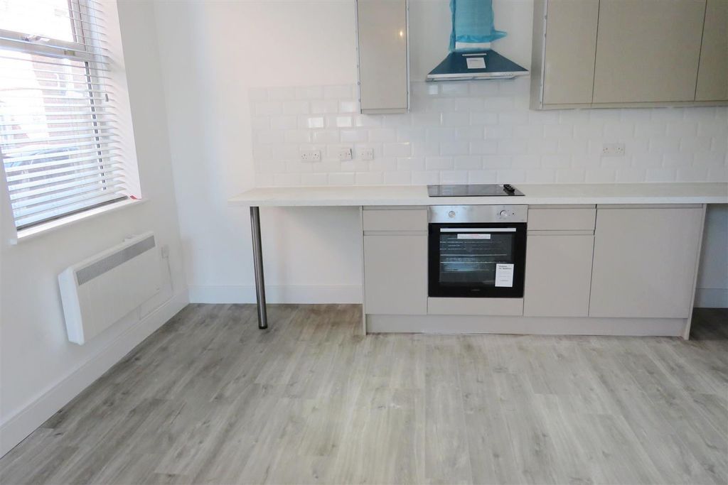 Property photo 1 of 8 Kitchen
