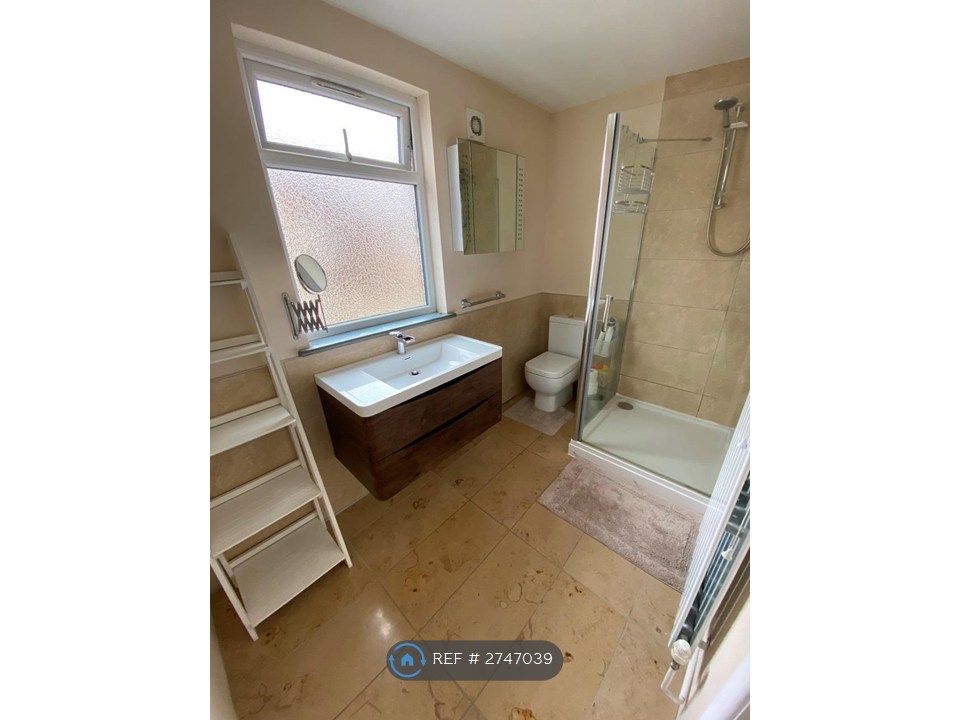 Property photo 3 of 35 Bathroom 1