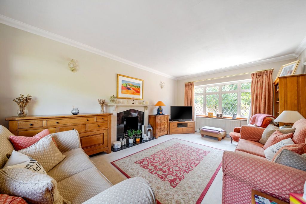 Property photo 3 of 16 Sitting Room