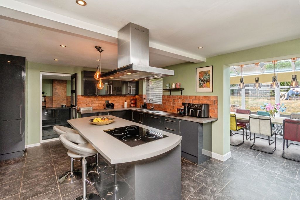 Property photo 3 of 30 Pbox-Img.Jpg