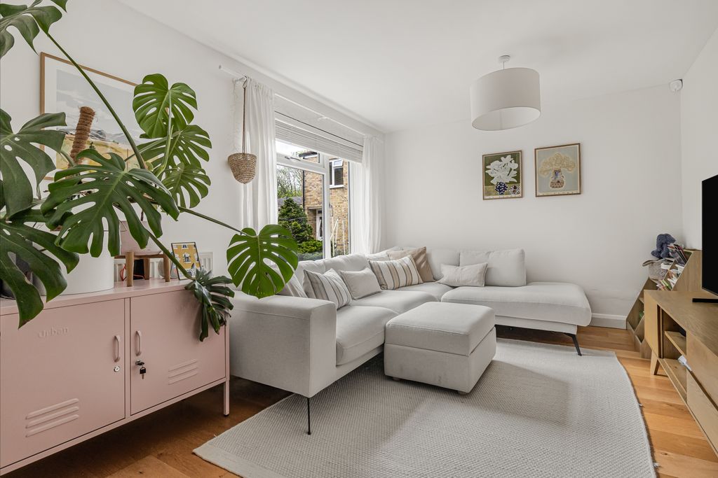 Property photo 2 of 19 1379731