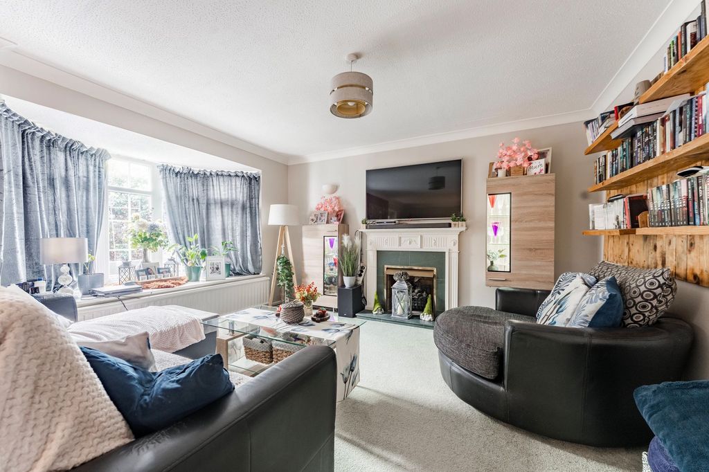 Property photo 2 of 18