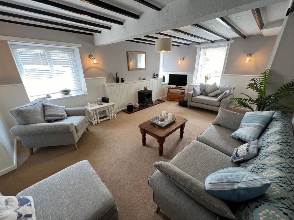 Property photo 3 of 32