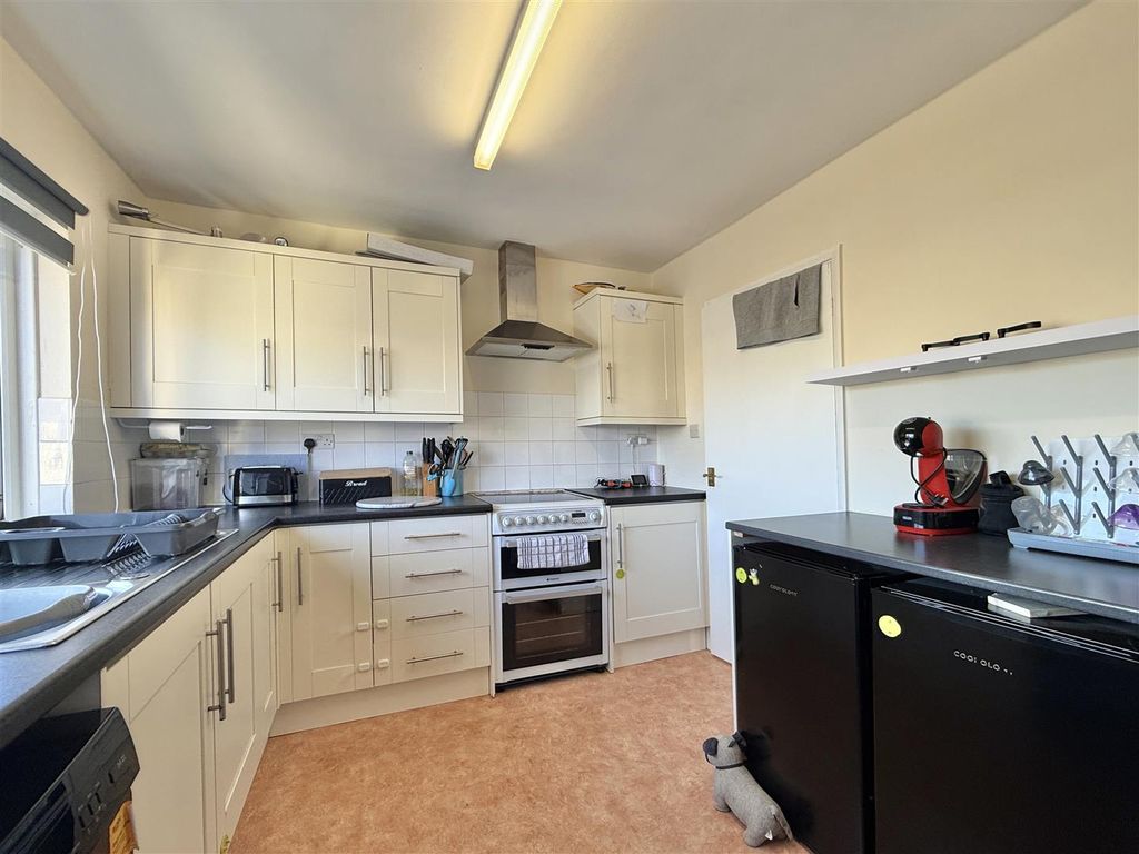 Property photo 3 of 12 Kitchen..Jpg