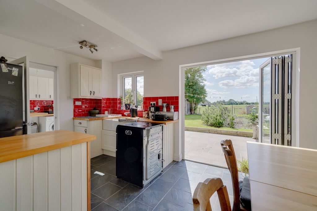 Property photo 2 of 28 4122901