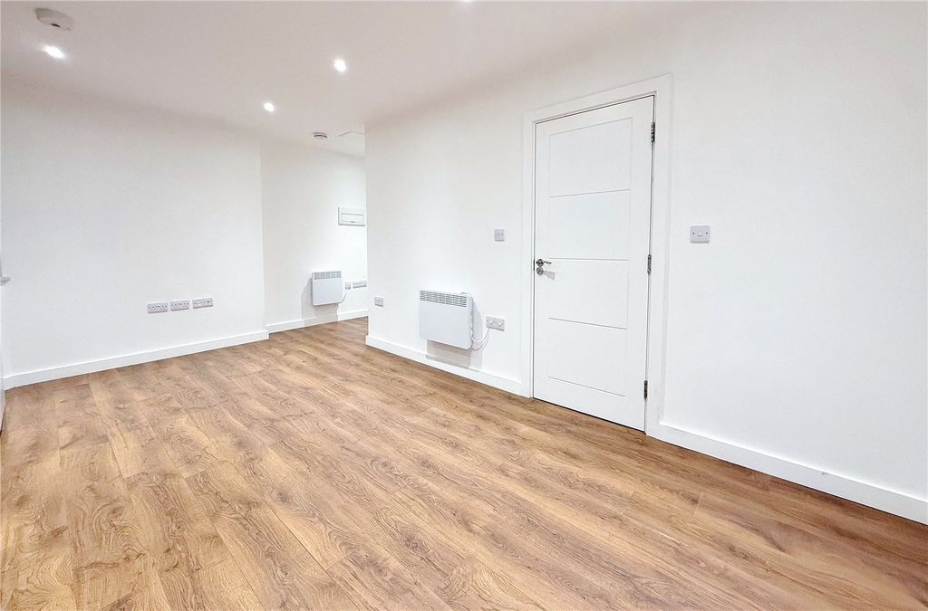 Property photo 3 of 17 Picture No. 16