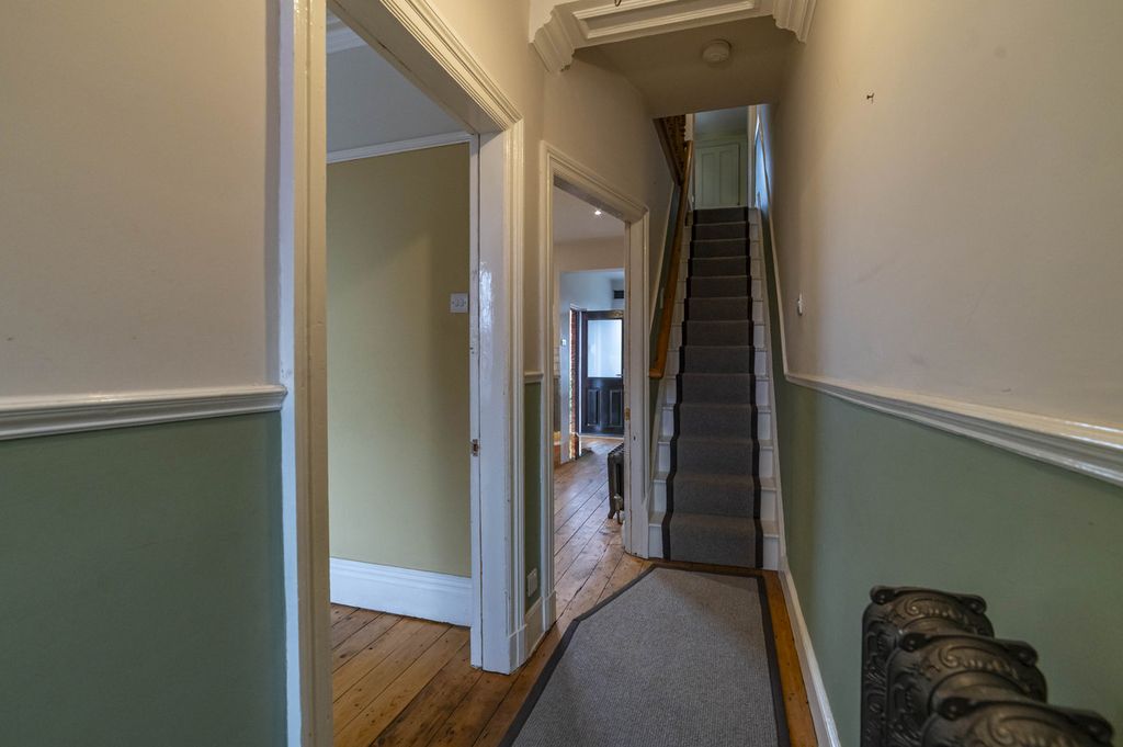 Property photo 2 of 40