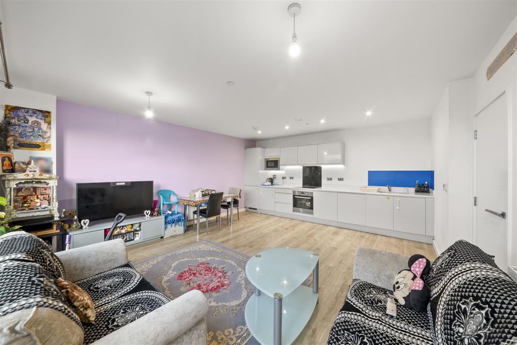 Property photo 2 of 18