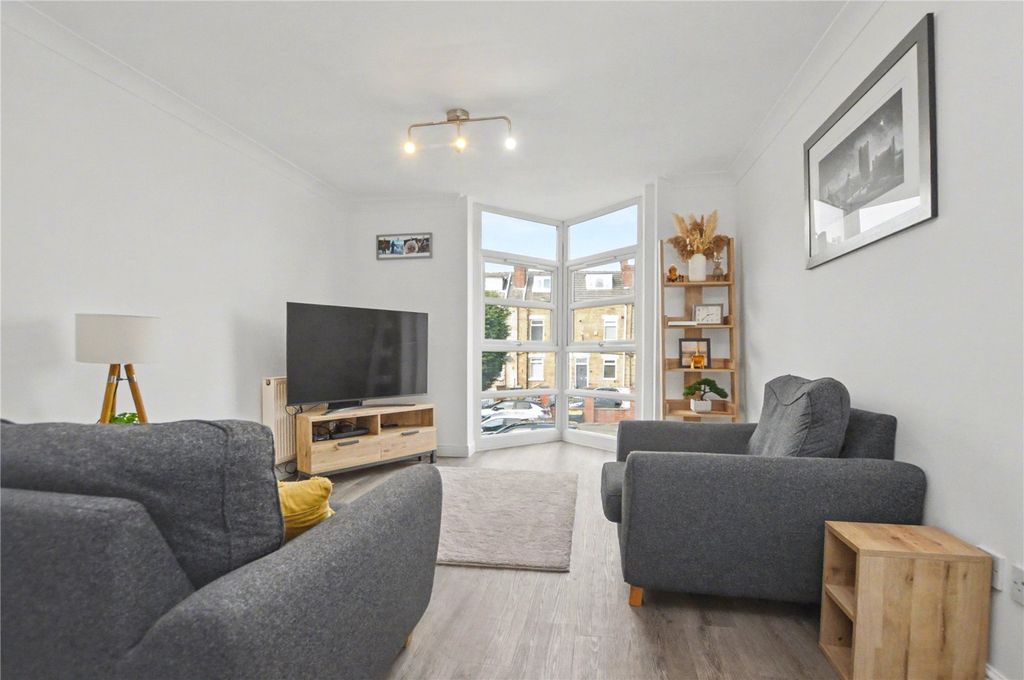 Property photo 2 of 11 Picture No. 16