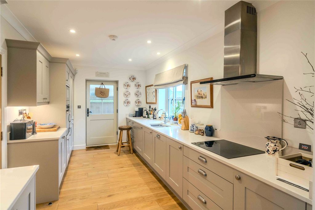 Property photo 2 of 15 Picture No. 02