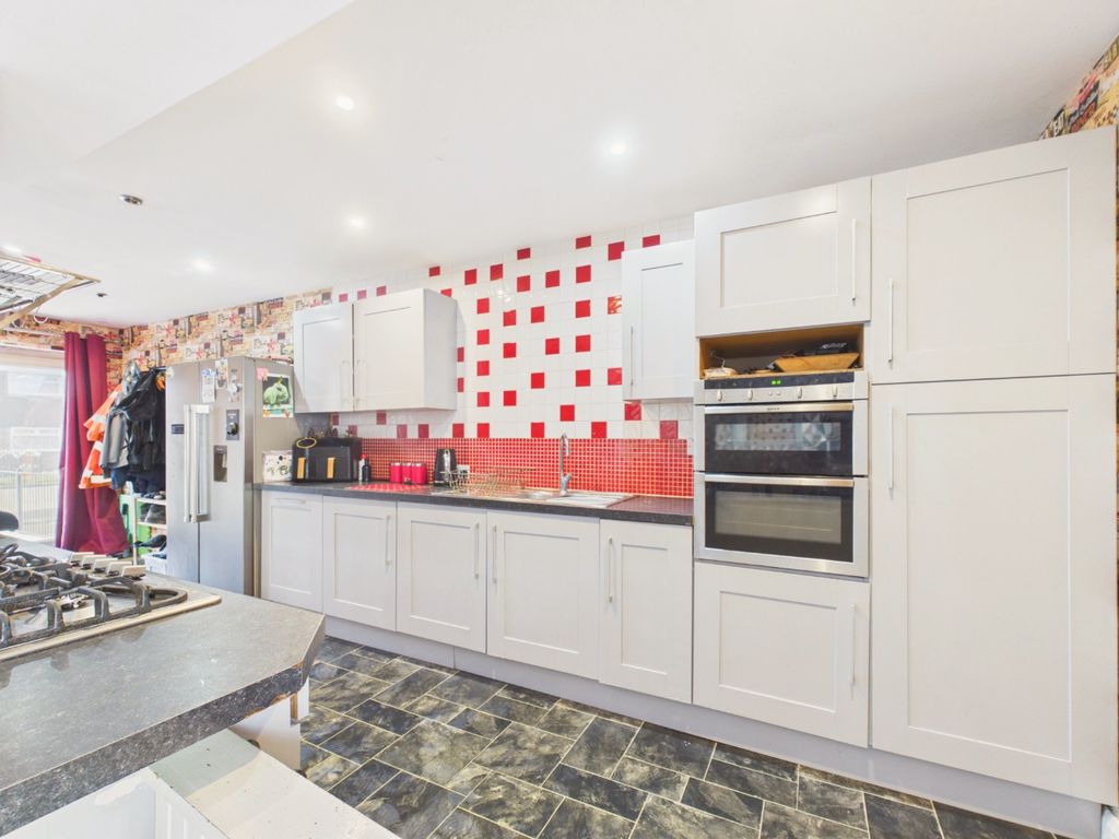 Property photo 2 of 18 5537732