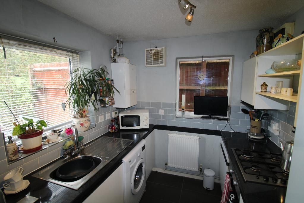 Property photo 2 of 11 Kitchen