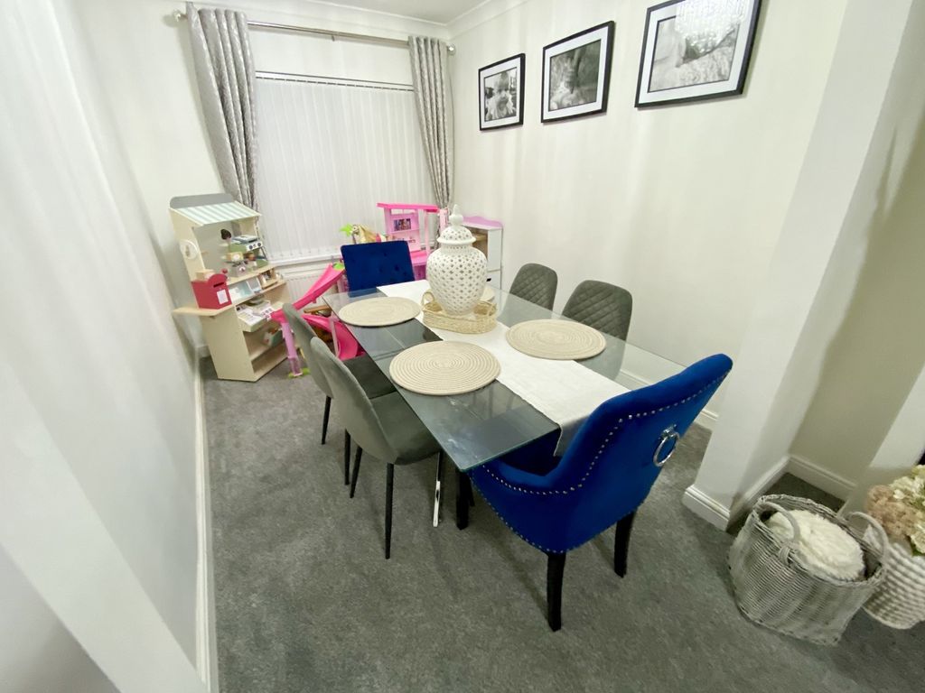 Property photo 3 of 14 Dining Room