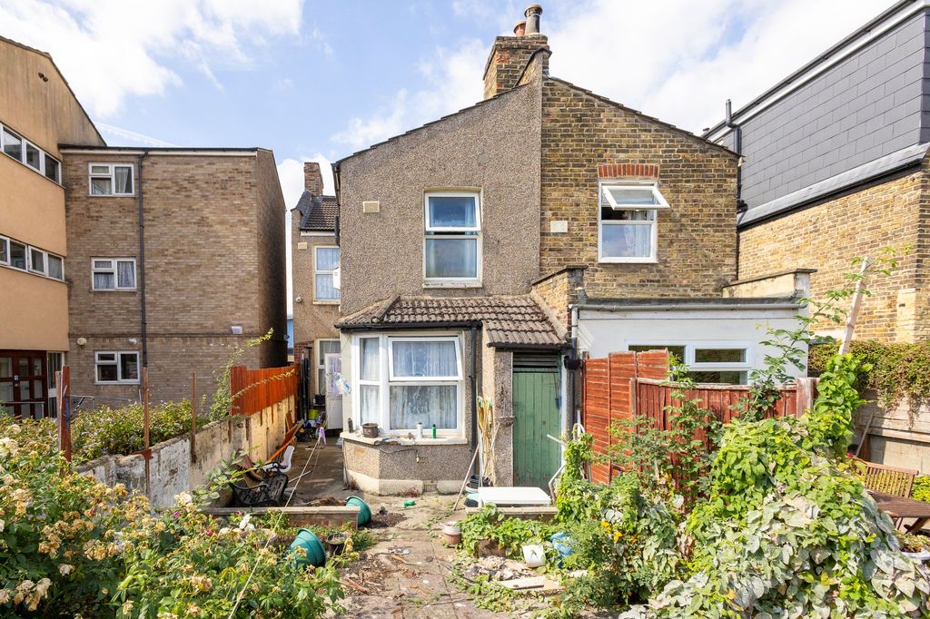 Property photo 2 of 12