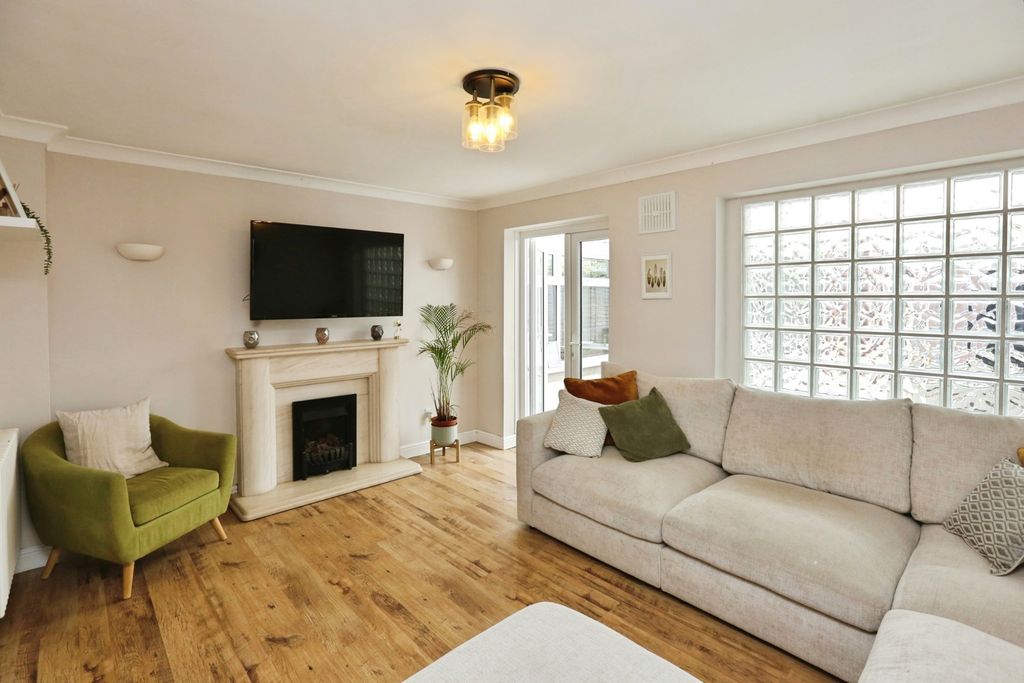 Property photo 3 of 18 Pbox-Img.Jpg