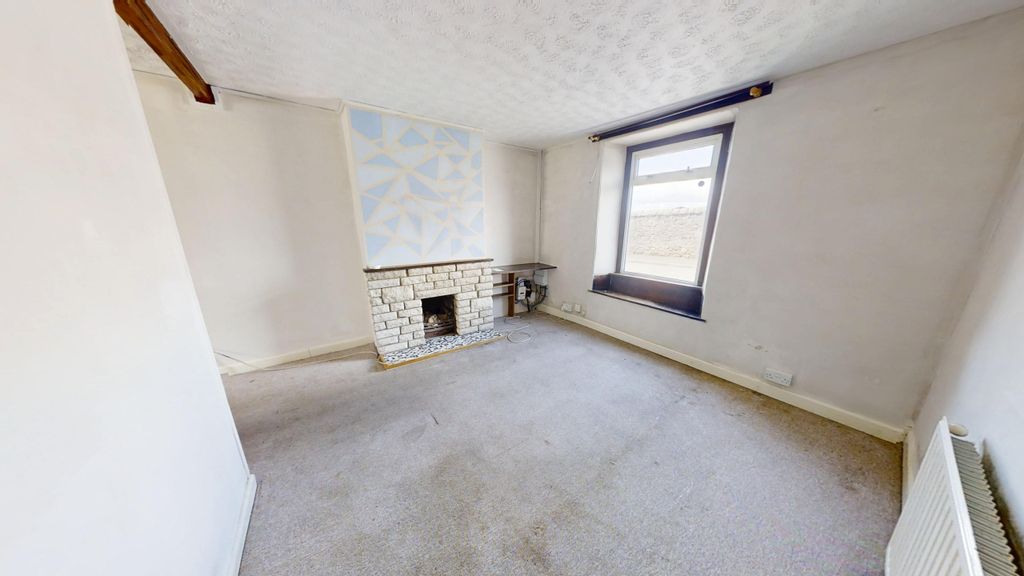 Property photo 2 of 18 Living Room