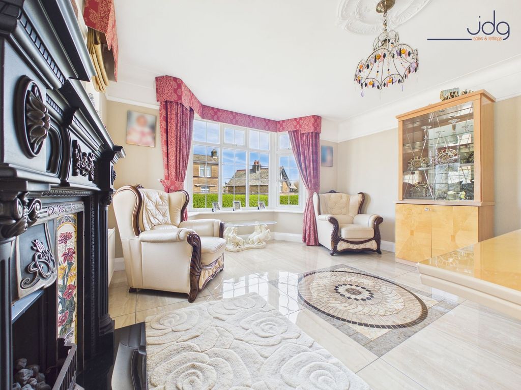 Property photo 3 of 23 Dining Room