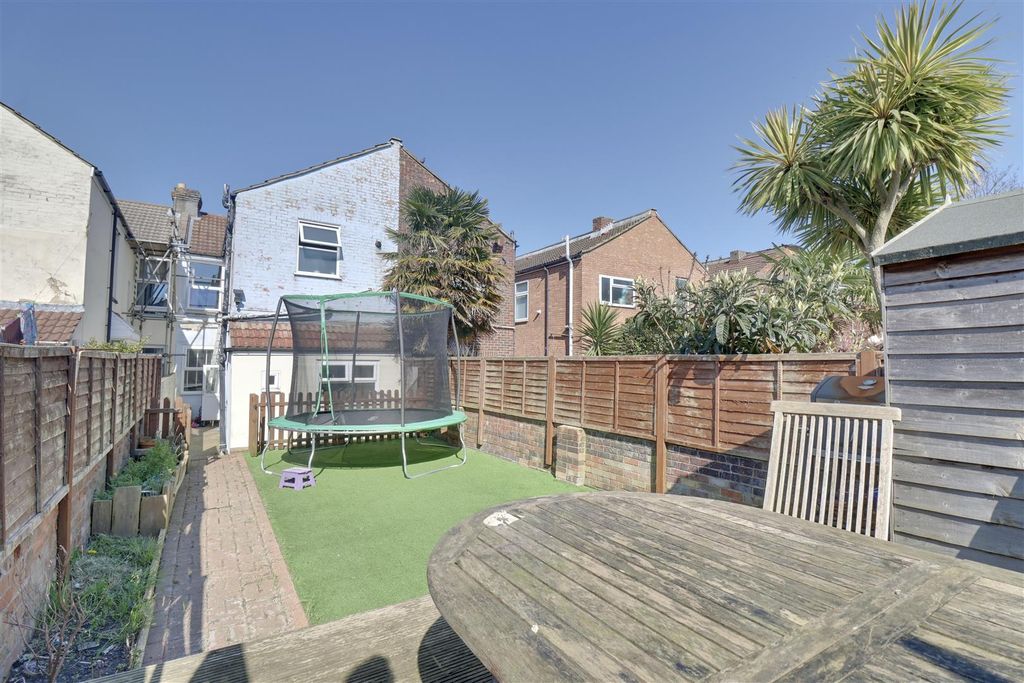 Property photo 3 of 15 08550D8A-B6Ff-42B8-Be1E-208Faf0BA2A3_1_201_A.Jpeg