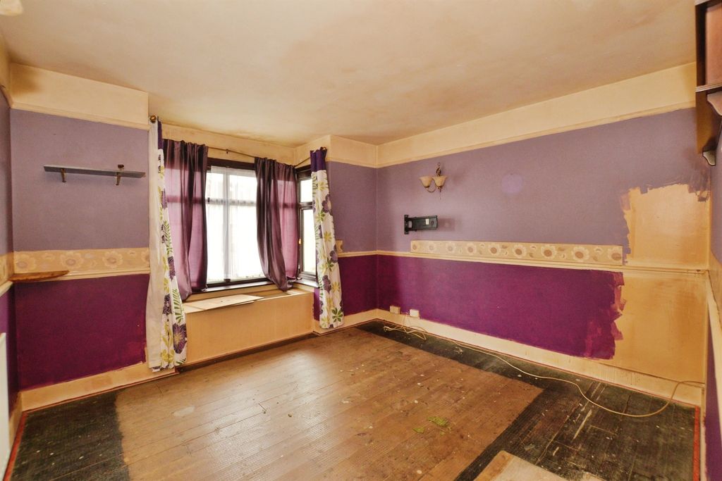 Property photo 3 of 18