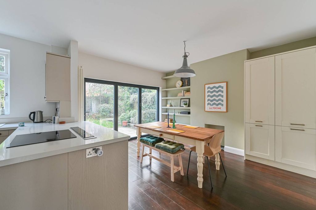 Property photo 1 of 28