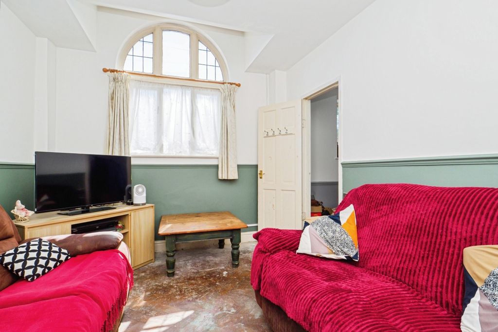 Property photo 3 of 19 Pbox-Img.Jpg
