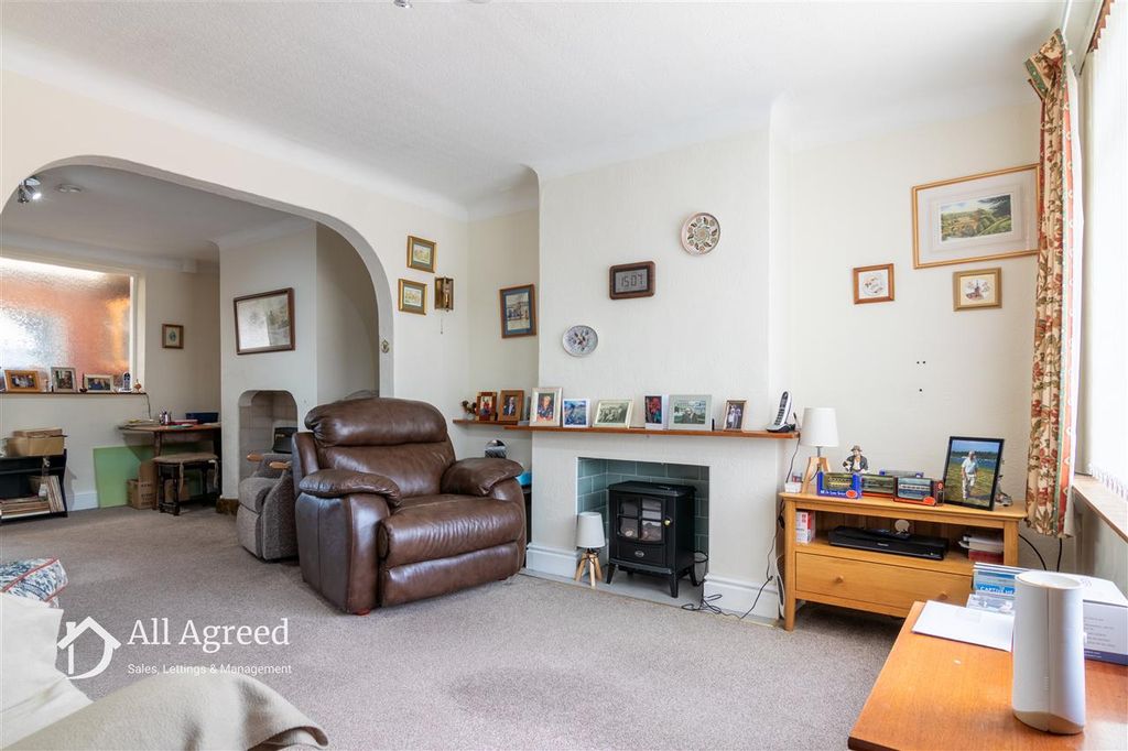 Property photo 2 of 13 Lounge