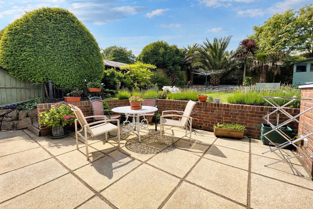 Property photo 2 of 21 Garden.Png