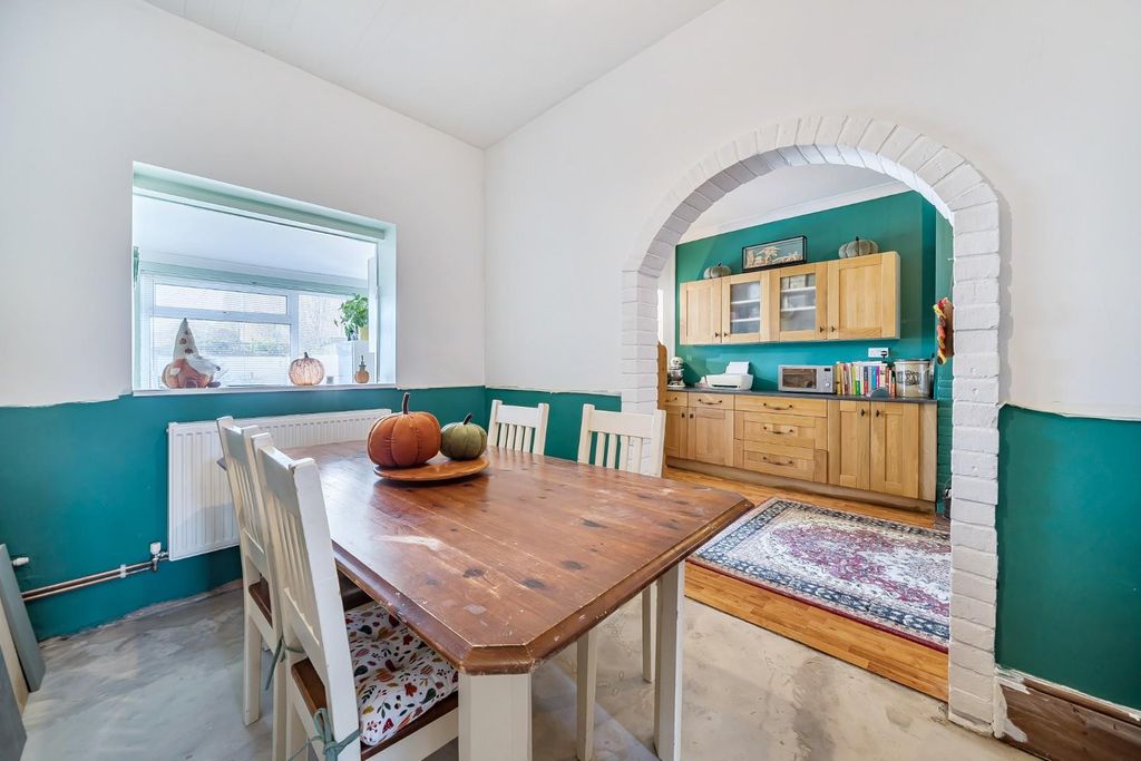 Property photo 3 of 19 1374553-12-6915E04Ac1127.Jpg