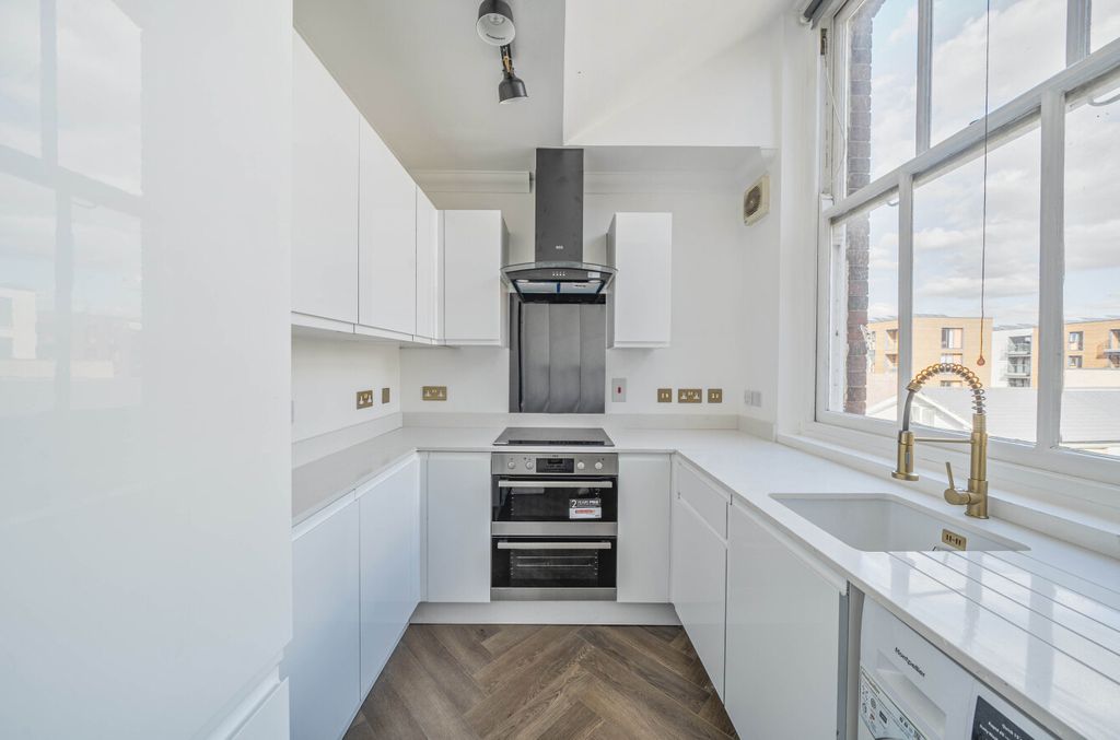 Property photo 2 of 23 1356255-28-68d2Ba...