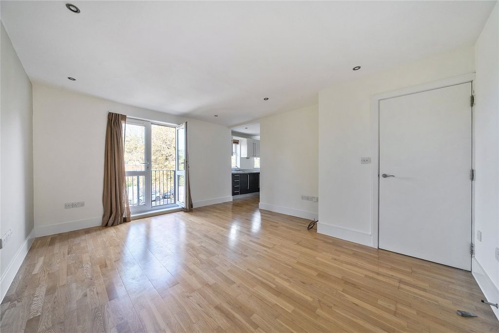 Property photo 2 of 9 Picture No. 26