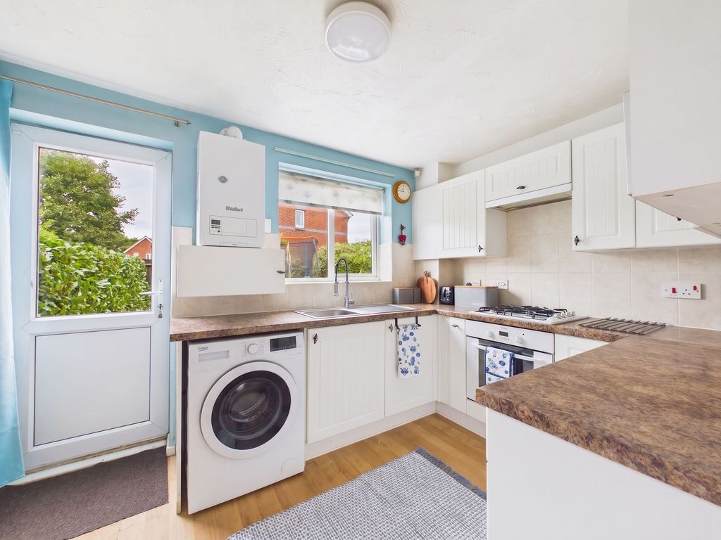 Property photo 3 of 8 Kitchen