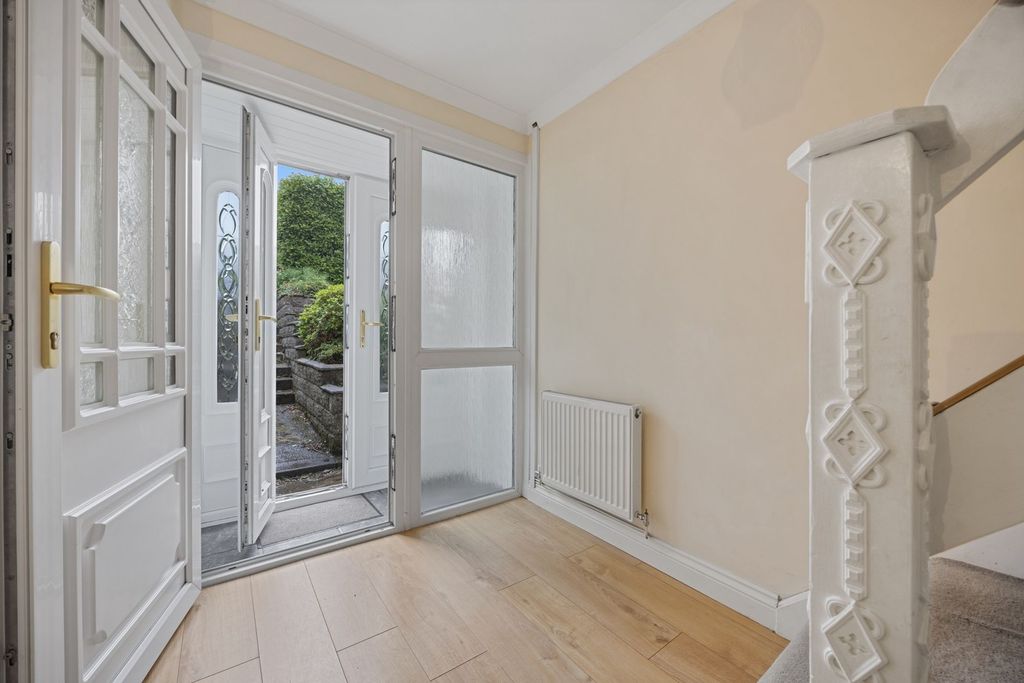 Property photo 3 of 33 Entrance Porch