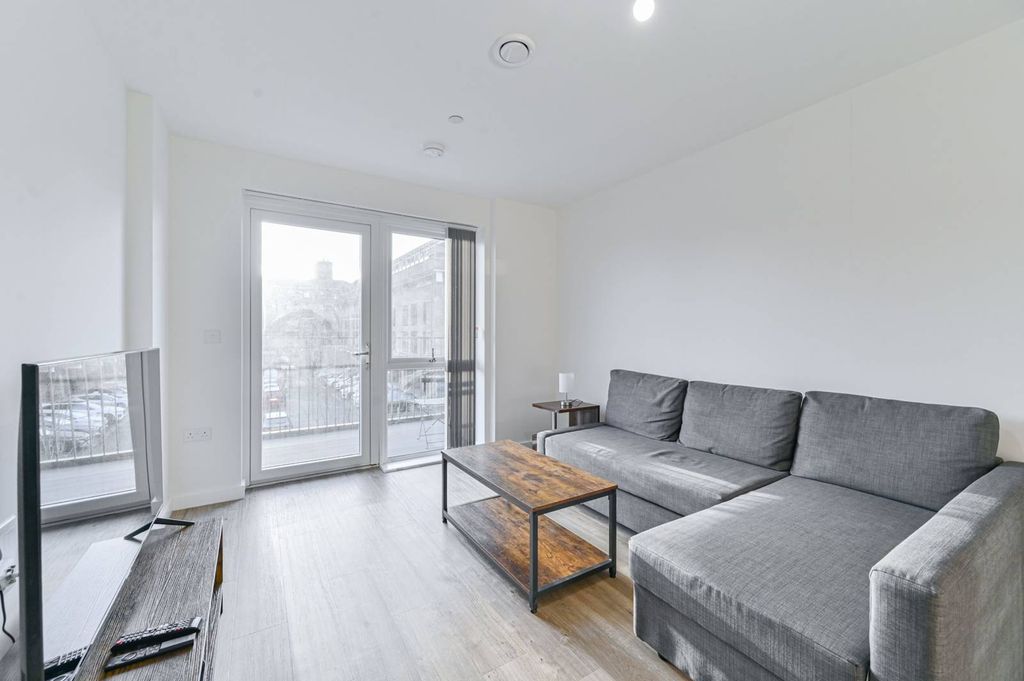 Property photo 3 of 21