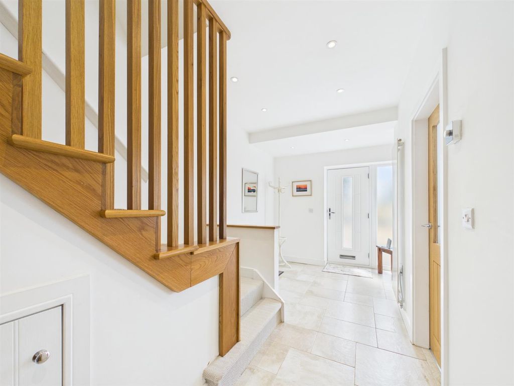 Property photo 2 of 20 Entrance Hall