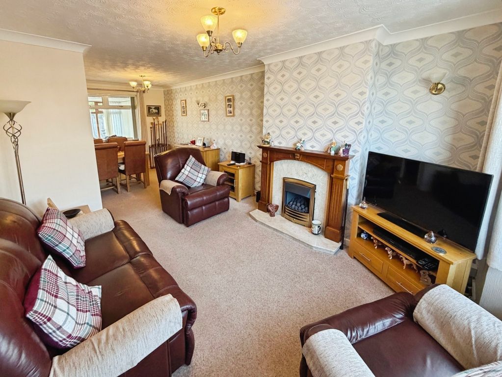 Property photo 2 of 13 Living/Dining Room