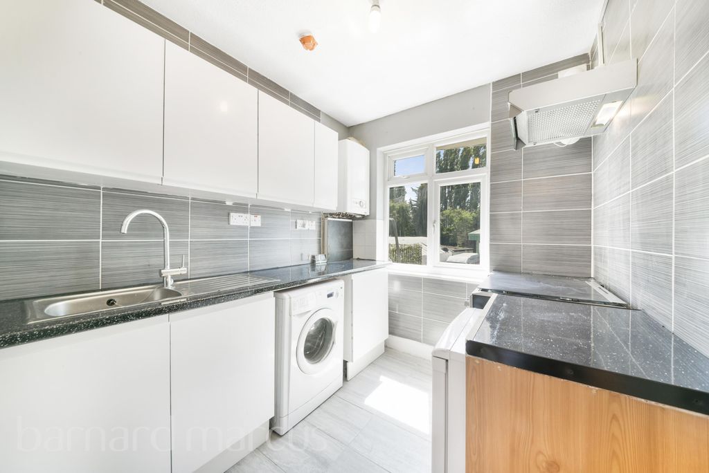 Property photo 1 of 8 Kitchen